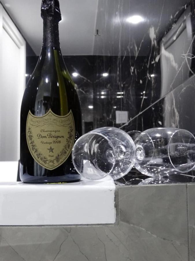 Suite Napoli Sotterranea Con Vasca Idromassaggio المظهر الخارجي الصورة