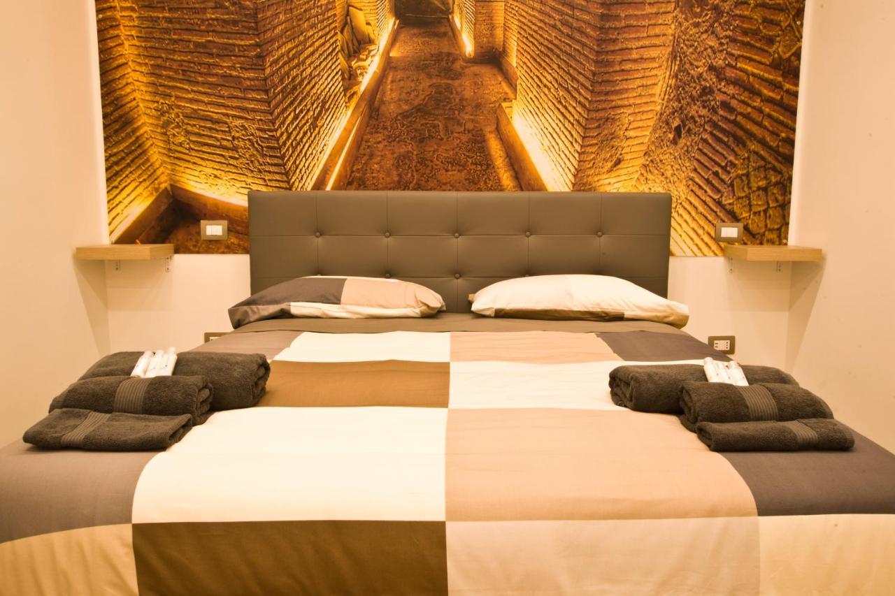 Suite Napoli Sotterranea Con Vasca Idromassaggio المظهر الخارجي الصورة