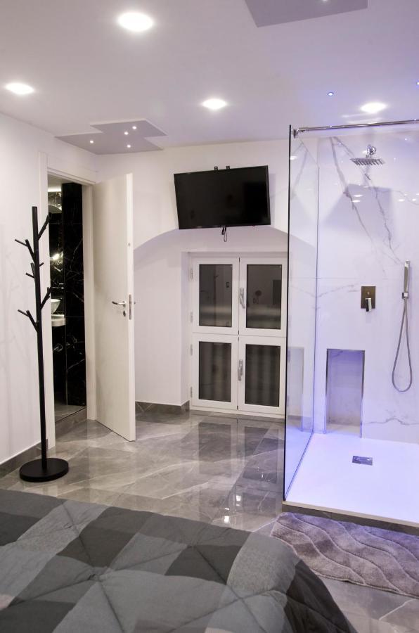 Suite Napoli Sotterranea Con Vasca Idromassaggio المظهر الخارجي الصورة