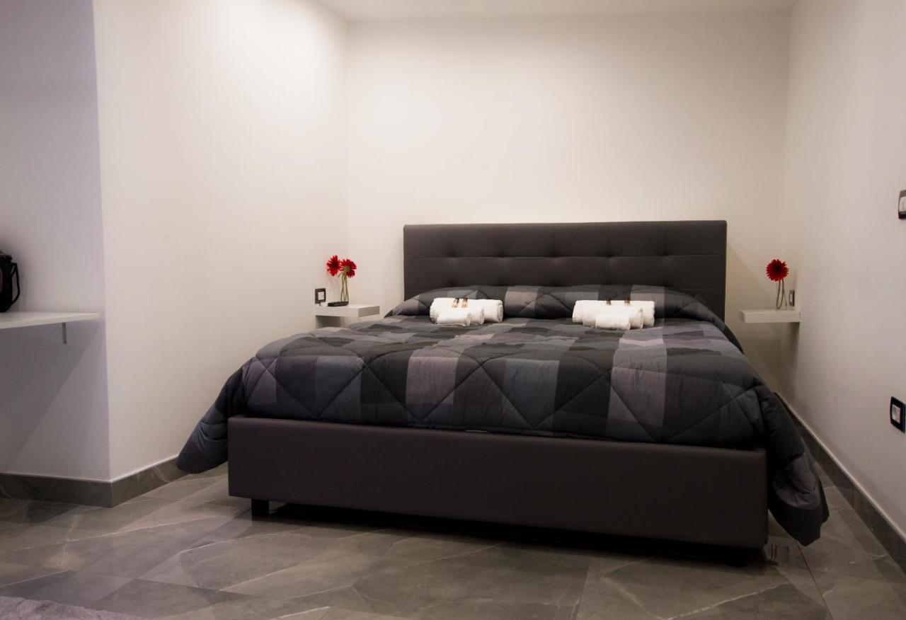 Suite Napoli Sotterranea Con Vasca Idromassaggio المظهر الخارجي الصورة
