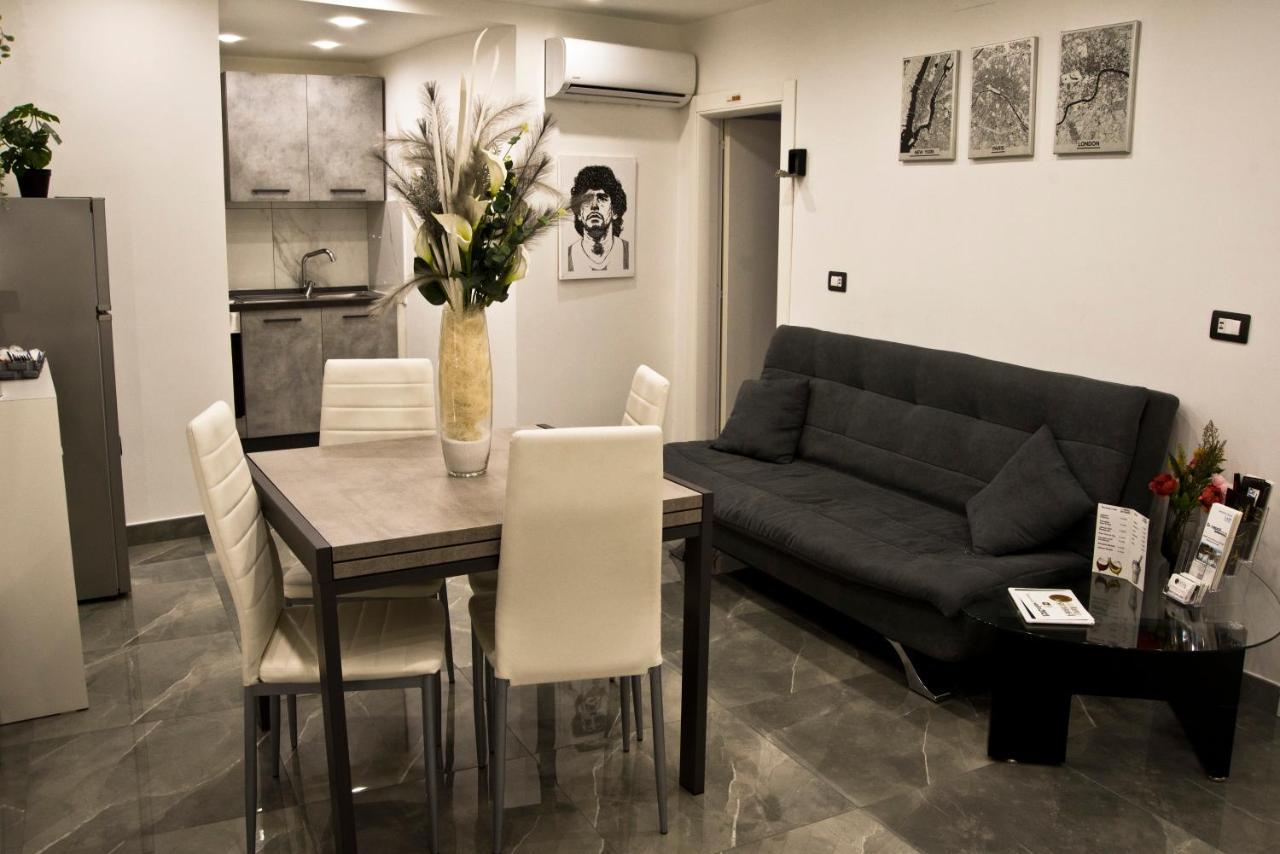 Suite Napoli Sotterranea Con Vasca Idromassaggio المظهر الخارجي الصورة